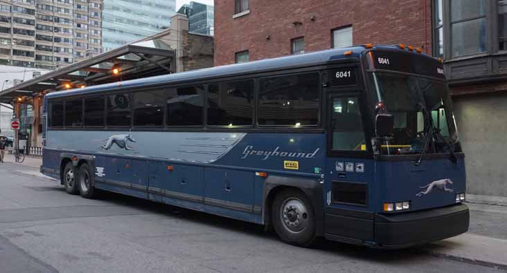 Greyhound Canada MCI 102-DL3 6041